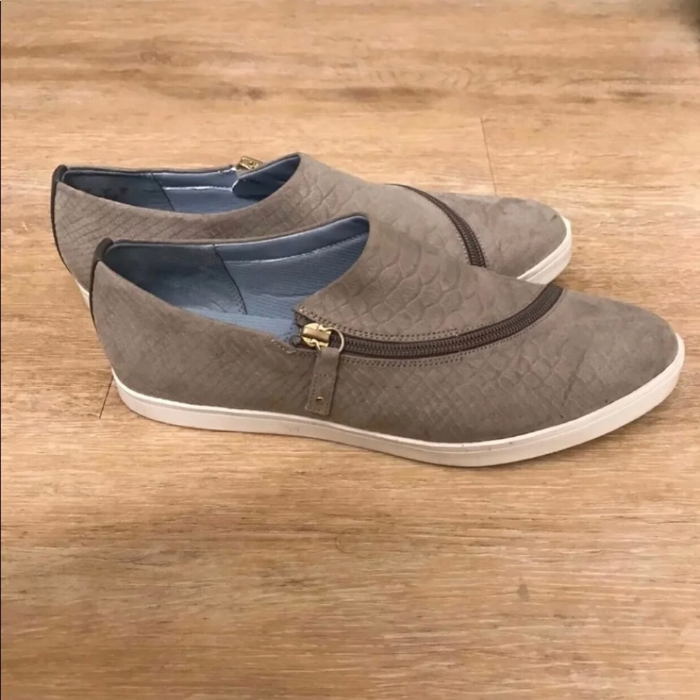 Dr. Scholl’s Slip on Memory Foam shoes Size 9